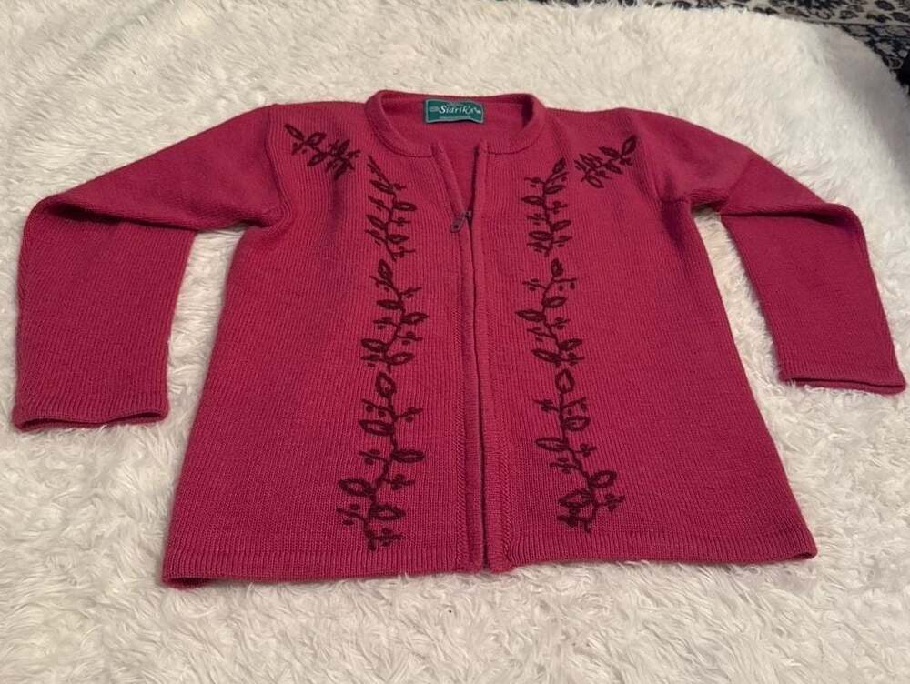 Sidrik's Peruvian Handicrafts Pink Wool Zip-Up Cardigan with Floral Embroidery‎